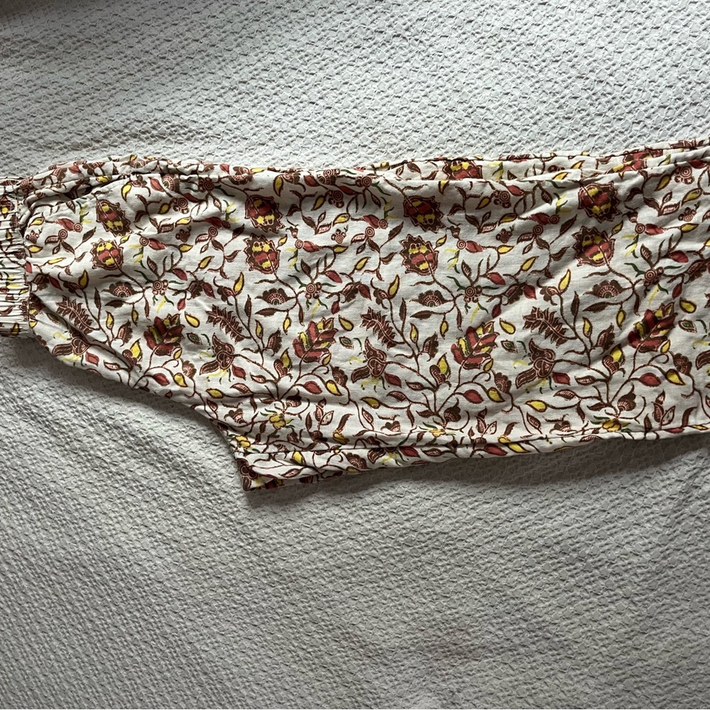 Linen Set - Picture 2 of 7
